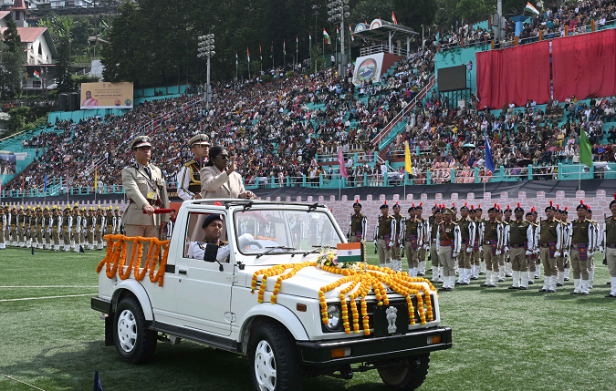 सिक्किम पुलिस को ‘राष्ट्रपति का निशान’, मुर्मु ने कहा– जनता के साथ भरोसा बढ़ाना जरूरी