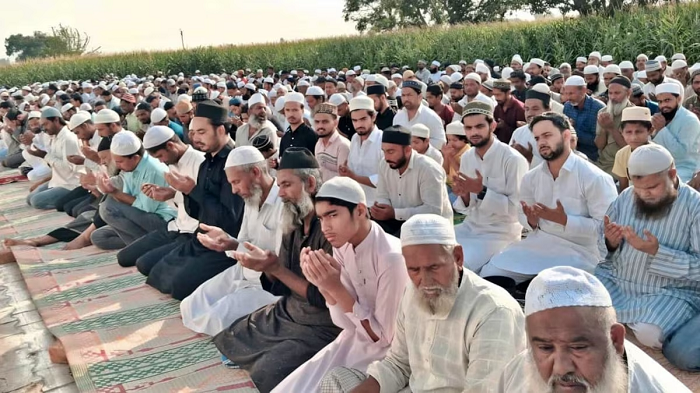 सागर में ईद-उल-अजहा पर उमड़ा जनसैलाब: ईदगाह में जगह कम पड़ी, सड़कों पर अदा हुई नमाज