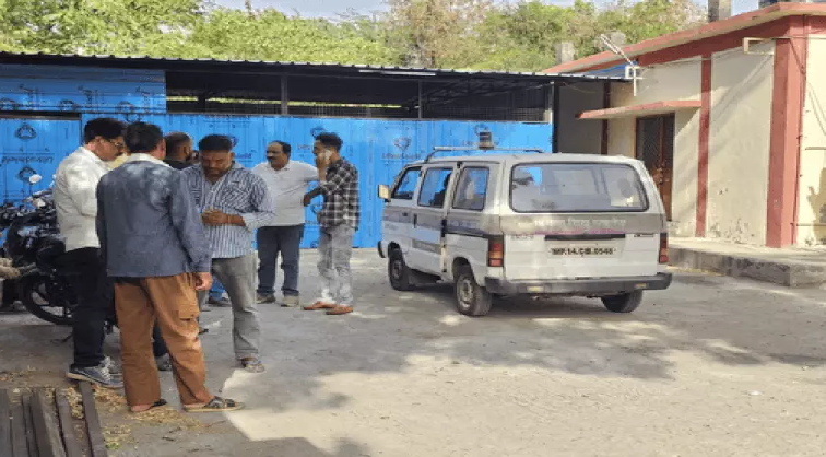 सड़क हादसे में आंगनवाड़ी कार्यकर्ता घायल, ड्राइवर मौके से फरार