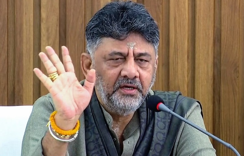 CM बनने से पहले तीखे तेवर… डीके शिवकुमार बोले- गुजरात नहीं ले जाने दूंगा कर्नाटक का हक