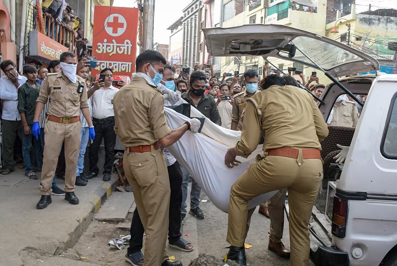 प्रयागराज में सनसनीखेज हत्याकांड…. मकान से एक के बाद एक 4 शव बरामद