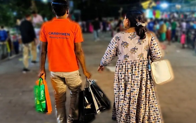 दिल्ली में अब बैग उठाने की टेंशन खत्म… दो मम्मियों ने बाजारों में उतारा कैरीमेन