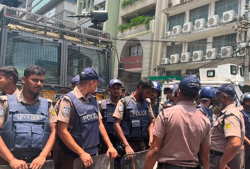 Bangladesh: इस्लामी बैंक में नए चेयरमैन की नियुक्ति का विवाद हुआ हिंसक… प्रदर्शन के बीच पुलिस के साथ झड़प