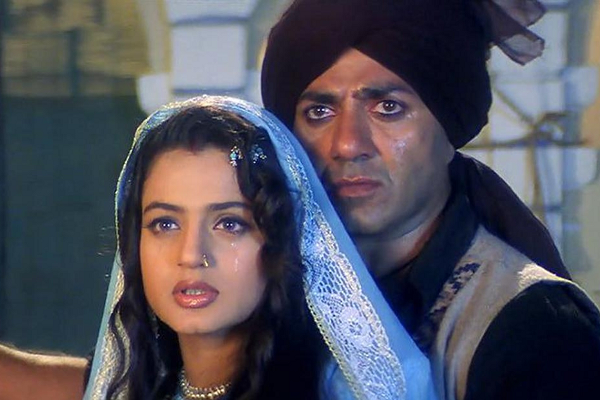 ‘गदर’ के पहले ही दिन घबरा गई थीं अमीषा पटेल, अमरीश पुरी के साथ पहला सीन बना यादगार; दिग्गज अभिनेता की सादगी ने जीता दिल