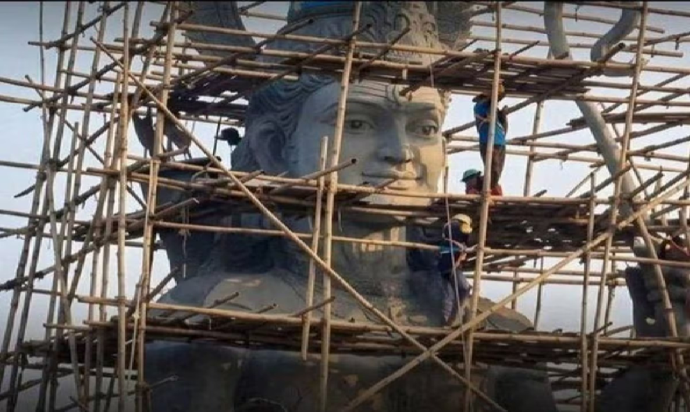 बांग्लादेश में राम प्रतिमा को लेकर विवाद: धमकियों के बाद मंदिर समिति ने रोका निर्माण कार्य