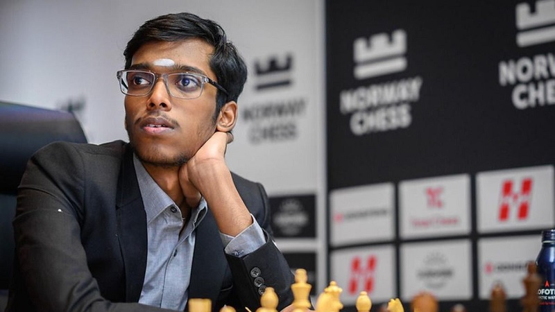 विश्व नंबर वन मैग्नस कार्लसन को दो बार चटाई धूल, 20 वर्षीय ग्रैंडमास्टर प्रज्ञानंद बने नॉर्वे शतरंज जीतने वाले पहले भारतीय