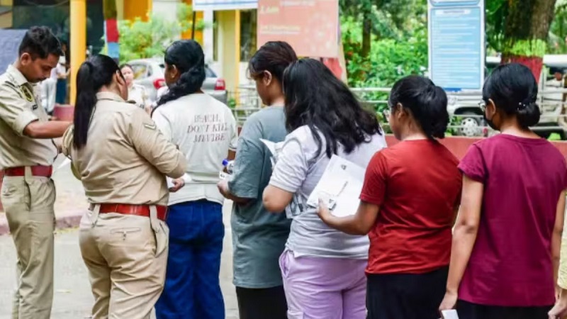 नीट परीक्षा की साख पर सवाल: 5 मेडिकल छात्र समेत 24 आरोपी पकड़े गए, 30 लाख में होता था सौदा