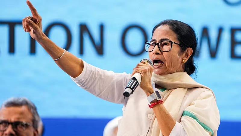 TMC में दो फाड़ के संकेत ममता ने दिखाई ताकत चुनाव आयोग को सौंपा नया संगठनात्मक ढांचा