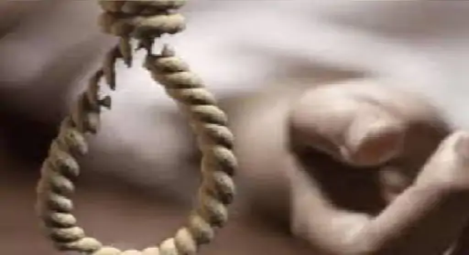 पिता की मौत के छह महीने बाद बेटे ने उठाया आत्मघाती कदम, घर में फंदे पर मिला शव, कारणों की जांच जारी