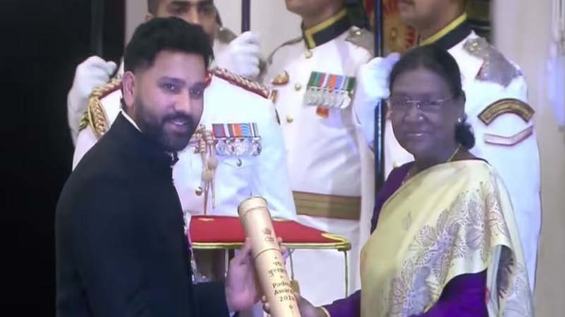 क्रिकेट के हिटमैन का बड़ा सम्मान: रोहित शर्मा को पद्मश्री, राष्ट्रपति भवन में गूंजीं तालियां