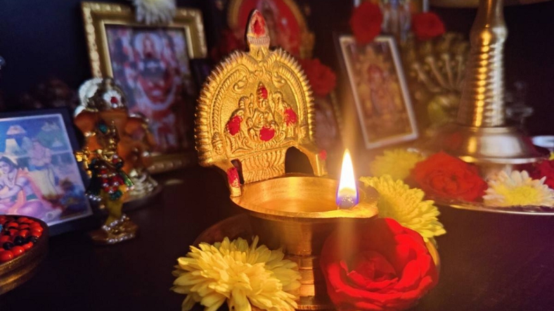 दीपक जलाने में न करें ये गलतियां, वरना पूजा का पूरा फल हो सकता है प्रभावित