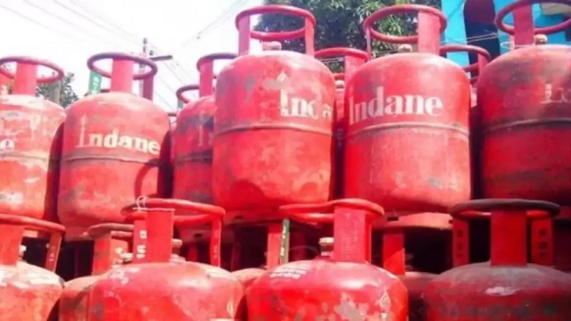 LPG Price Today: घरेलू गैस सिलेंडर के दाम स्थिर, जानिए आपके शहर में क्या है आज का रेट