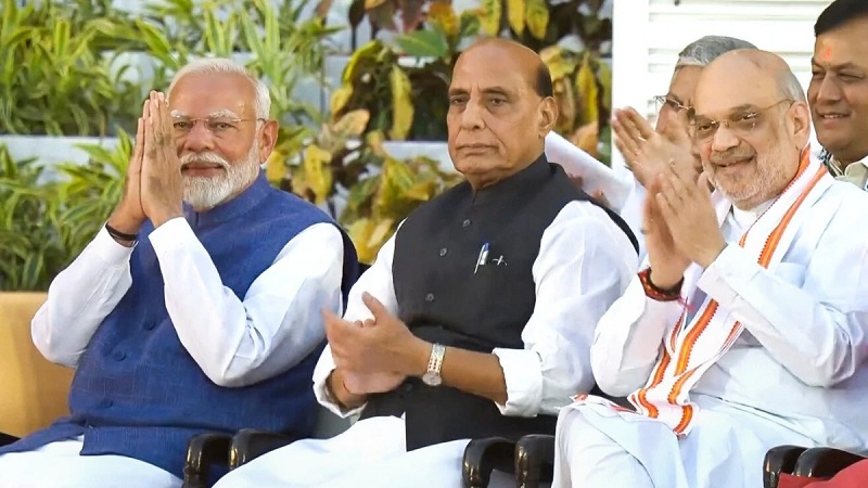 ऑपरेशन सिंदूर पर सियासी संग्राम तेज, कांग्रेस ने रक्षा मंत्री राजनाथ सिंह के इस्तीफे की उठाई मांग; सरकार के बयान पर छिड़ी नई बहस