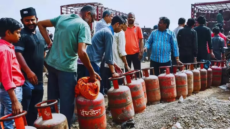 LPG उपभोक्ताओं के लिए बड़ा बदलाव, PNG कनेक्शन लेने के 30 दिन के भीतर गैस कनेक्शन सरेंडर करना होगा अनिवार्य