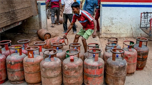भोपाल में ₹3116, इंदौर में ₹3222 तक पहुंची कीमत; होटल-रेस्टोरेंट कारोबार पर बढ़ा दबाव