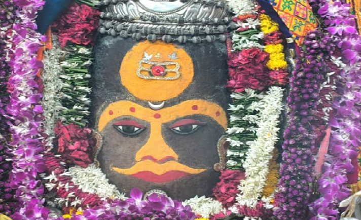 फूलों और ड्रायफ्रूट से हुआ बाबा महाकाल का दिव्य श्रृंगार, गुरुवार भस्म आरती में उमड़ी श्रद्धा