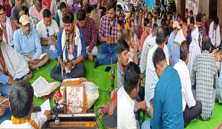 हड़ताल के बीच धार्मिक रास्ता अपनाया, सतना में संविदा स्वास्थ्य कर्मचारियों का सुंदरकांड पाठ