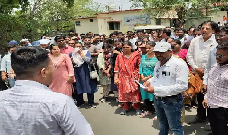 एकतरफा कार्रवाई का आरोप, झाबुआ में पटवारी सस्पेंड; कर्मचारियों ने उठाया विरोध का बिगुल