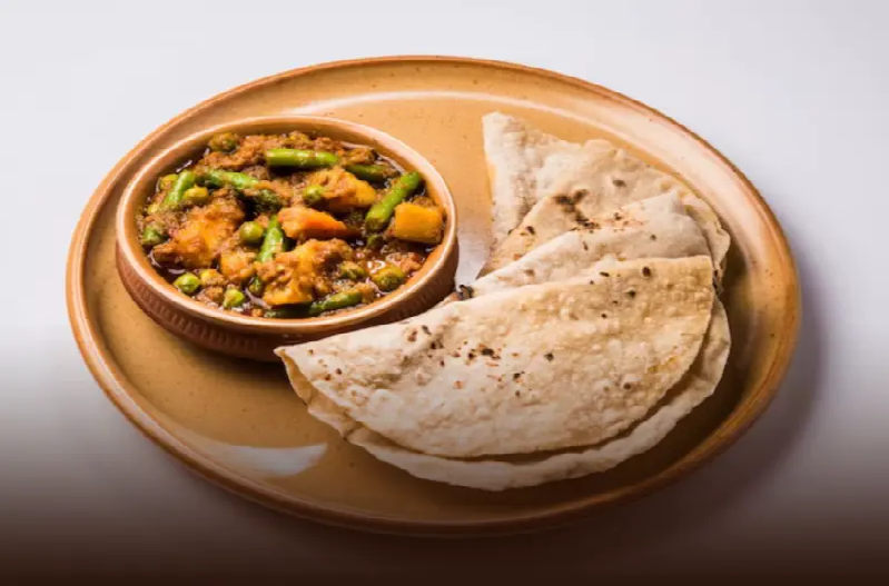 वास्तु टिप्स: थाली में 3 रोटी परोसना क्यों माना जाता है अशुभ? जानें इसके पीछे की मान्यताएं और नियम