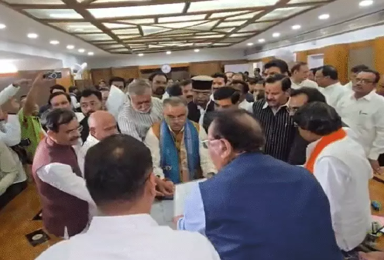 राज्यसभा चुनाव में भाजपा का शक्ति प्रदर्शन, तरुण और रजनीश ने भरा नामांकन