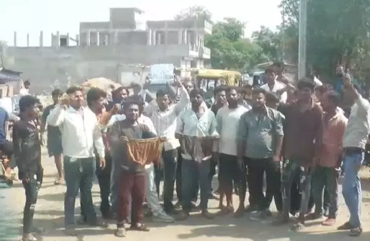 भोपाल में अनोखा विरोध प्रदर्शन, पेट्रोल-सीएनजी महंगाई पर ऑटो यूनियन का हल्ला बोल