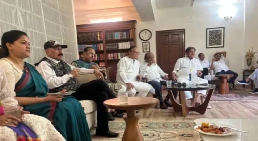 बंगाल में TMC के भीतर बढ़ी हलचल! सांसदों की दिल्ली बैठक से तेज हुई अटकलें, ममता के सामने नई चुनौती?