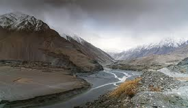 हिंदू कुश हिमालय पर मंडरा रहा जलवायु संकट, कम बारिश से बढ़ सकता है बाढ़, भूस्खलन और ग्लेशियर झील फटने का खतरा