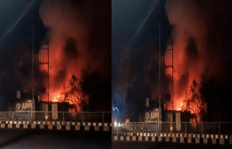 भोपाल ब्रेकिंग: बैरागढ़ रोड पर पटाखा दुकान में भीषण आग, 70 फीट तक उठीं लपटें, लगातार धमाकों से दहला इलाका