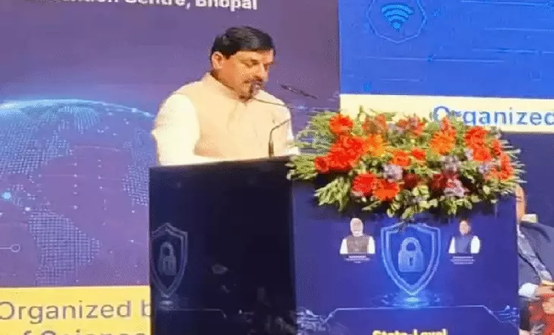 सीएम मोहन यादव का पूर्व पीएम पर तंज, बोले- अर्थशास्त्री भी नहीं समझ पाए जीरो बैलेंस खाते की ताकत; महू में बनेगा साइबर रिसर्च सेंटर