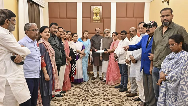 TMC सांसदों का NCPI में विलय: राजनीतिक मास्टरस्ट्रोक या कानूनी जोखिम?