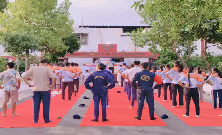 योग दिवस पर शुजालपुर में उत्साह, सामूहिक योग से दिया फिटनेस का संदेश