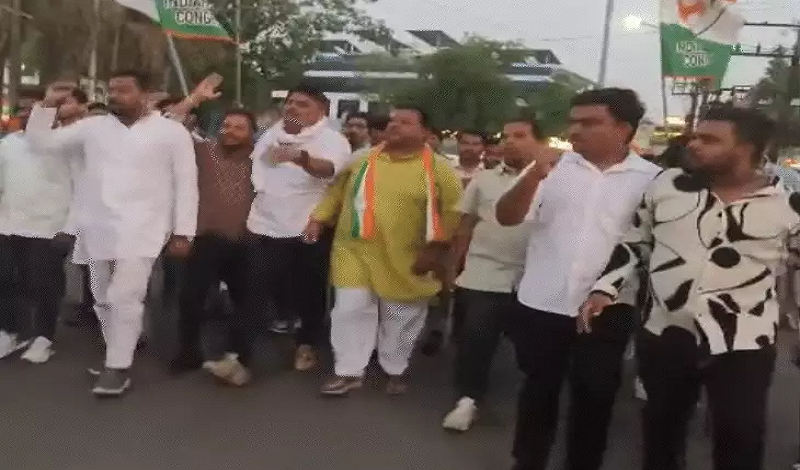 मीनाक्षी नटराजन का नामांकन निरस्त होने पर उज्जैन में युवा कांग्रेस का प्रदर्शन, चुनाव आयोग का पुतला जलाने पर पुलिस से हुई नोकझोंक