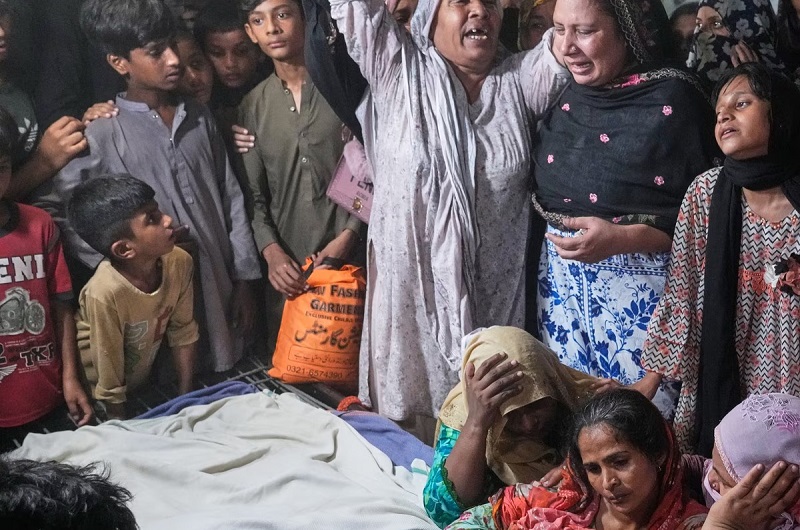 Pakistan: लाहौर में ट्यूशन सेंटर में पढ़ रहे थे बच्चे, अचानक भरभराकर गिरी छत …. 14 की मौत. 20 घायल