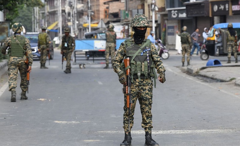 J&K: SOG जवानों से सर्विस राइफल छीनने का प्रयास… फायरिंग में 1 की मौत, 3 घायल