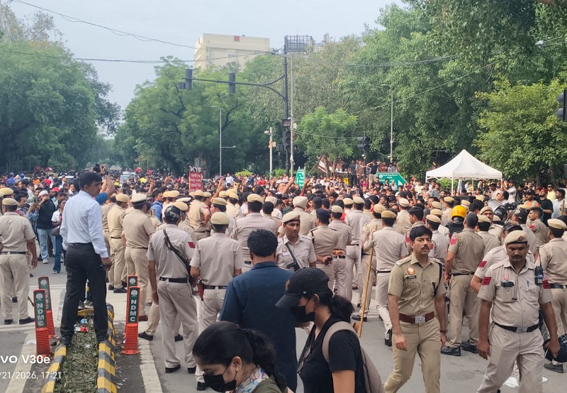 संसद मार्च में पुलिस-प्रदर्शनकारी के बीच झड़प, 118 जवान घायल, 70 हिरासत में