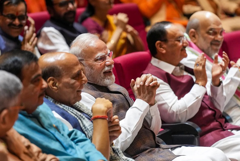मोदी कैबिनेट में जल्द होगा बड़ा फेरबदल…! 6 दिग्गज मंत्री OUT और 9 नए चेहरे हो सकते हैं IN