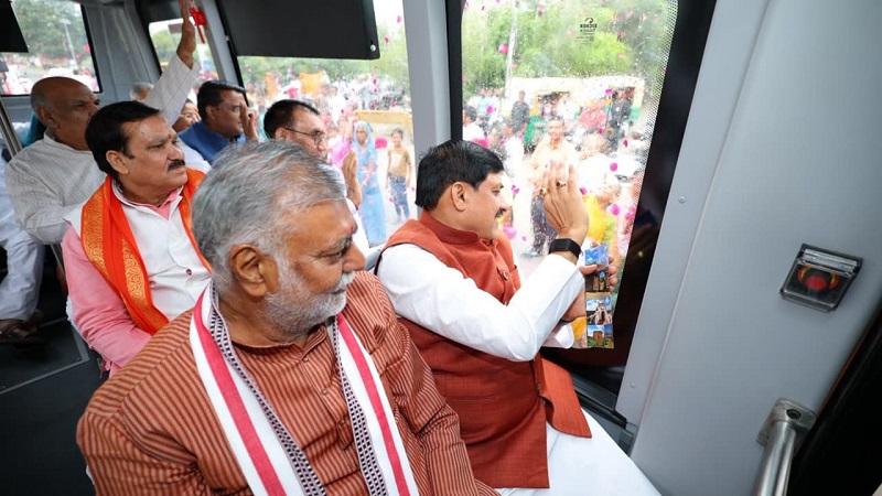 ई-बस से मंत्री परिषद बैठक के लिए रवाना हुए मुख्यमंत्री डॉ. मोहन यादव, सादगी, मितव्ययिता और सुशासन का दिया व्यवहारिक संदेश