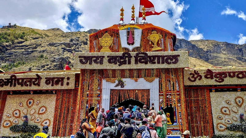 बद्रीनाथ चढ़ावा अनियमितता प्रकरण ने पकड़ी रफ्तार, निलंबन के बाद प्रमोद नौटियाल के खिलाफ मुकदमा दर्ज, शासन ने शुरू की बहुस्तरीय जांच