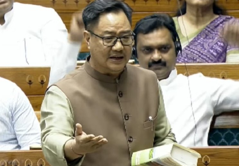 लोकसभा में राहुल गांधी के संबोधन पर हंगामा, किरेन रिजिजू ने असंसदीय भाषा के इस्तेमाल पर जताई कड़ी आपत्ति