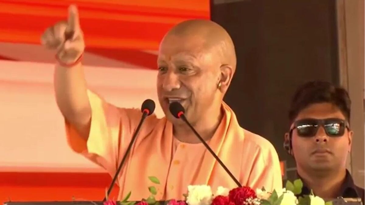 कुशीनगर में CM योगी ने विपक्ष पर बोला जमकर हमला, कहा- अब नो कर्फ्यू, नो दंगा, यूपी में सब चंगा
