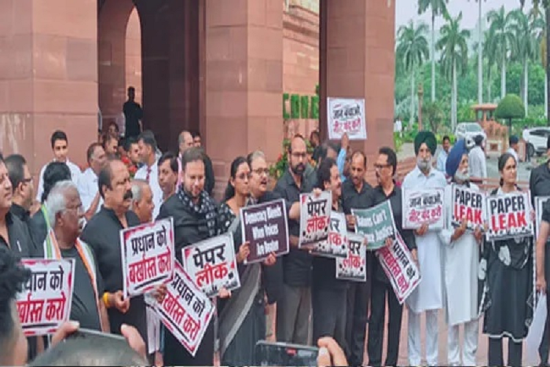 छात्रों के मुद्दे पर लोकसभा में बढ़ा राजनीतिक टकराव, अखिलेश यादव ने उठाए सवाल, स्पीकर ओम बिरला ने नियमों का दिया हवाला
