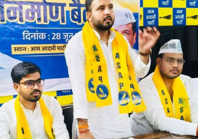 पेपर लीक विवाद के बीच AAP का राज्यपाल पर सवाल, दीक्षांत समारोह के बहिष्कार की अपील; उच्च शिक्षा मंत्री के इस्तीफे की मांग तेज