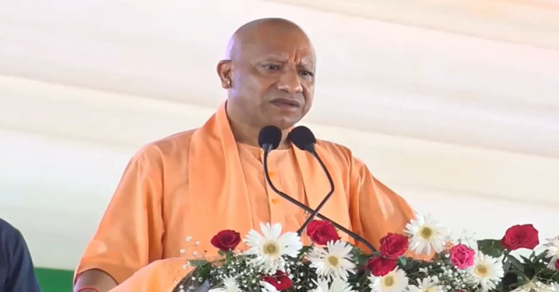 अयोध्या से विपक्ष पर सीएम योगी का तीखा हमला, हनुमानगढ़ी विवाद का जिक्र कर आस्था और विरासत के मुद्दे पर साधा निशाना