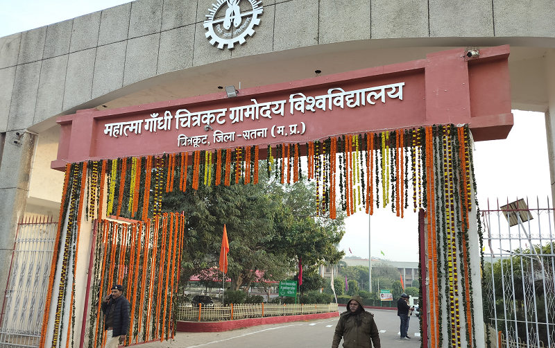 चित्रकूट ग्रामोदय विश्वविद्यालय की शोध टीम ने रचा नया इतिहास, एआई आधारित पर्सनलाइज्ड लर्निंग डिवाइस को मिला सरकारी पंजीकरण