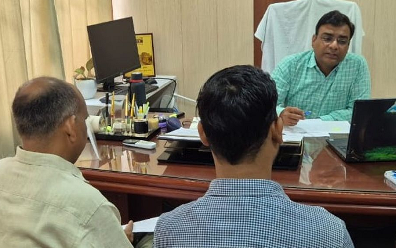 चित्रकूट में पीएम स्वनिधि योजना की समीक्षा, एडीएम ने बैंकों और निकायों को लक्ष्य पूरा करने के दिए सख्त निर्देश