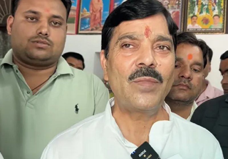 दतिया उपचुनाव में अवधेश नायक बने सियासी केंद्र, कांग्रेस मनाने में जुटी तो भाजपा भी बनाए हुए संपर्क; बढ़ीं राजनीतिक अटकलें