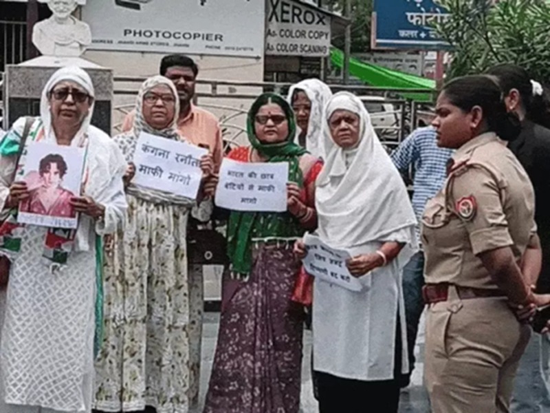कंगना रनौत के बयान पर झांसी में महिला कांग्रेस का प्रदर्शन, उठाई माफी की मांग