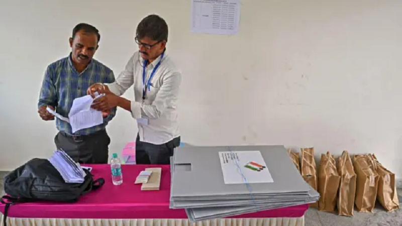 कर्नाटक में मतदाता सूची पुनरीक्षण पर उठा विवाद, NDA ने चुनाव आयोग से की शिकायत; सत्यापन प्रक्रिया में अनियमितताओं का लगाया आरोप