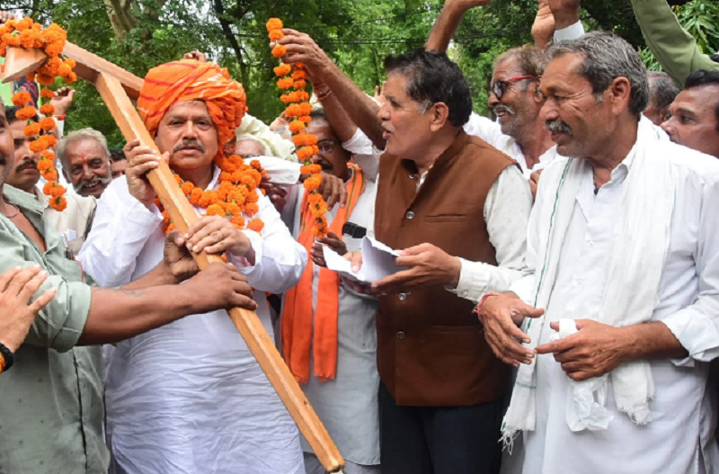 करंट हादसों से भड़का किसानों का गुस्सा, सीहोर से भोपाल पहुंचे ग्रामीणों ने बिजली मुख्यालय घेरा, कार्रवाई और मुआवजे की उठाई मांग