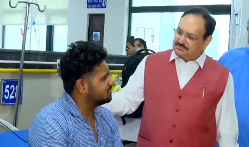 CJP प्रदर्शन के बाद तेज हुई राजनीतिक हलचल, घायल छात्रों से मिलने अस्पताल पहुंचे जेपी नड्डा, राहुल गांधी ने भी जाना हाल